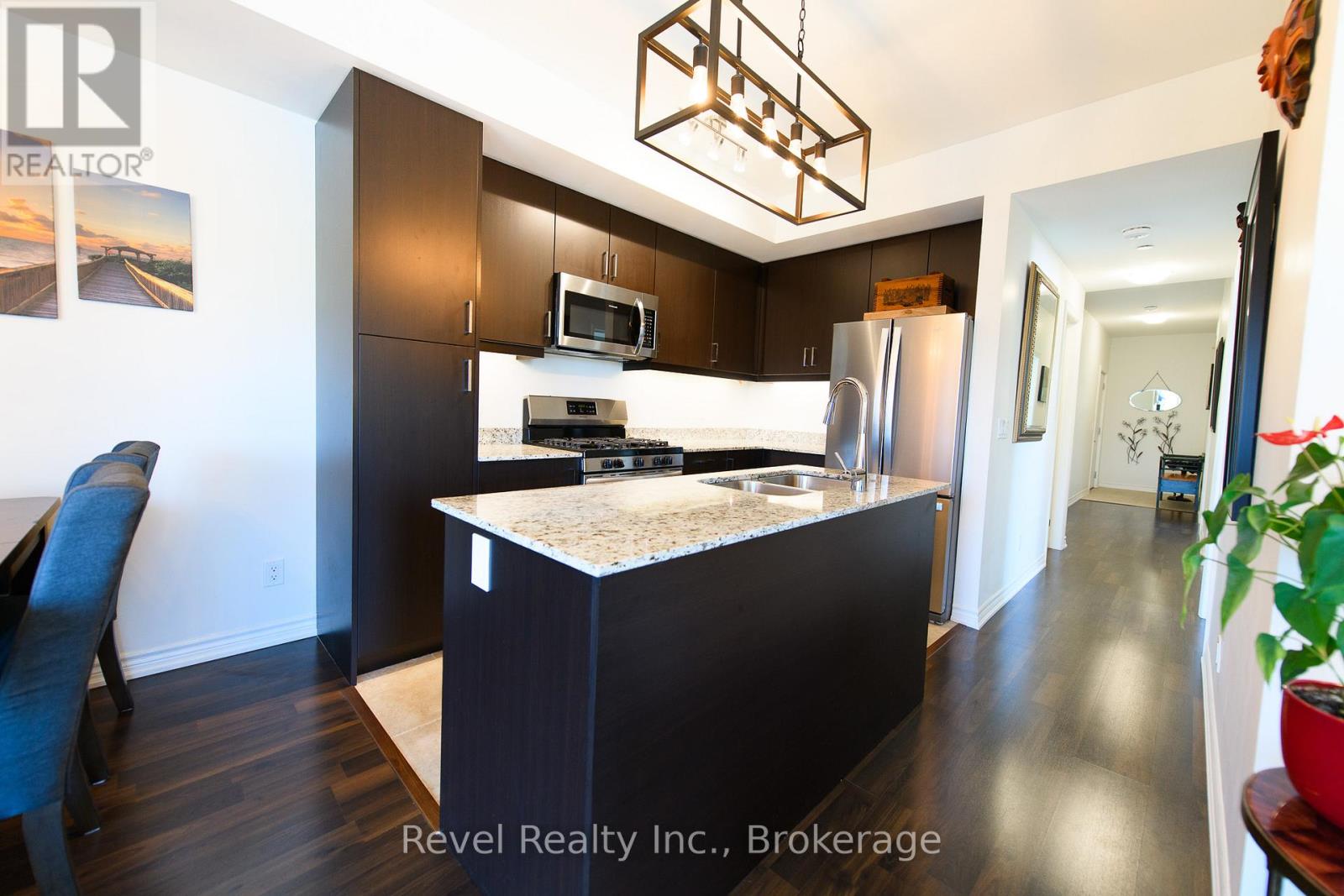 Photo 8 of 201 17 Spooner Crescent, Collingwood ON