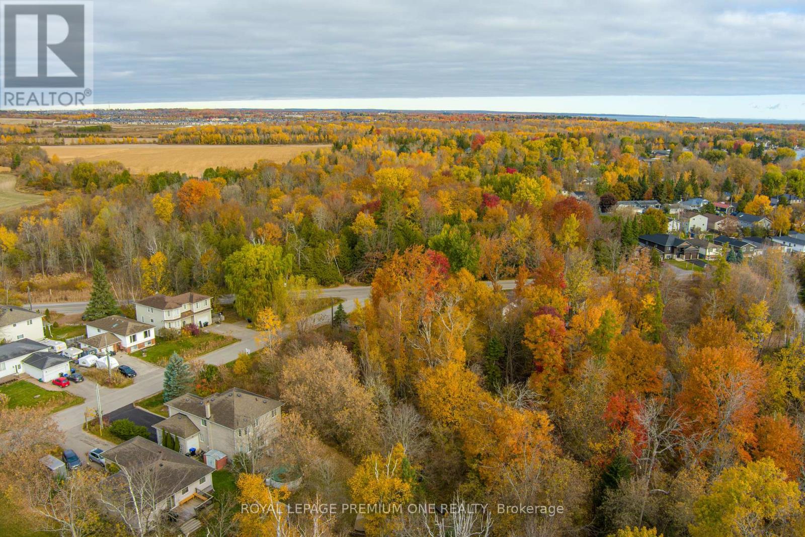 Photo 2 of 909 C Willow Street, Innisfil ON