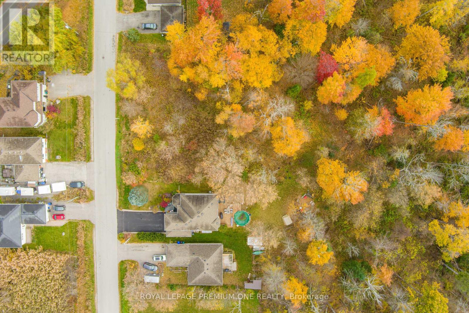 Photo 4 of 909 C Willow Street, Innisfil ON