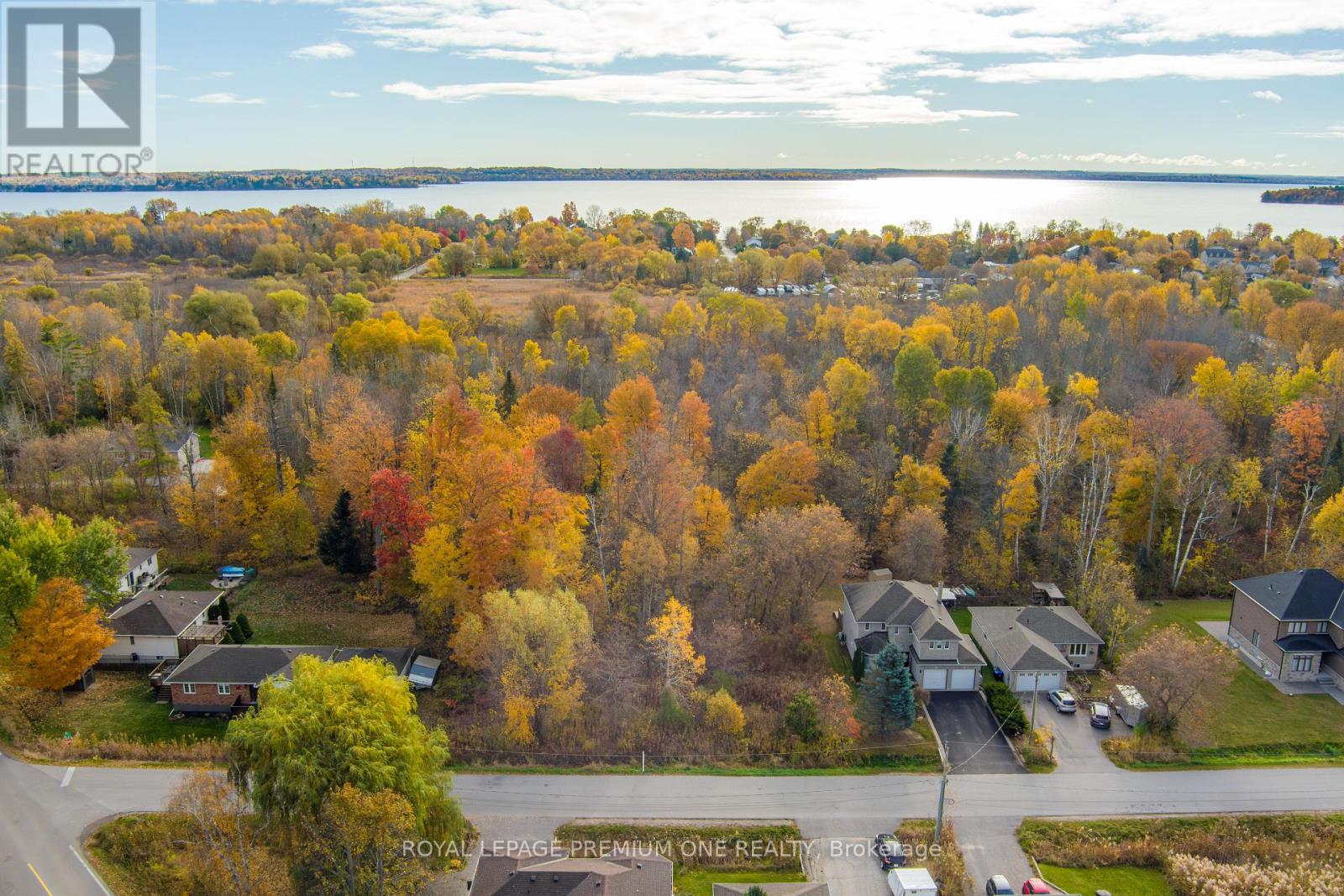 Photo 10 of 909 C Willow Street, Innisfil ON