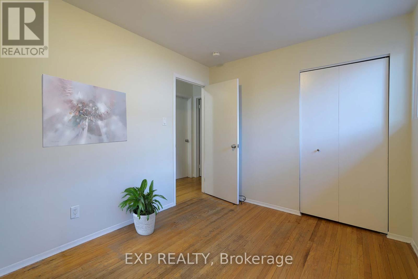 Photo 5 of 260 Cook Street, Barrie ON