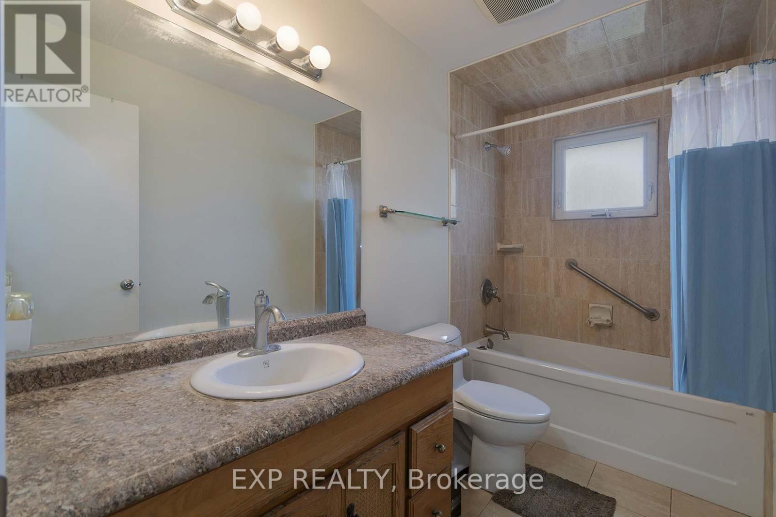Photo 4 of 260 Cook Street, Barrie ON