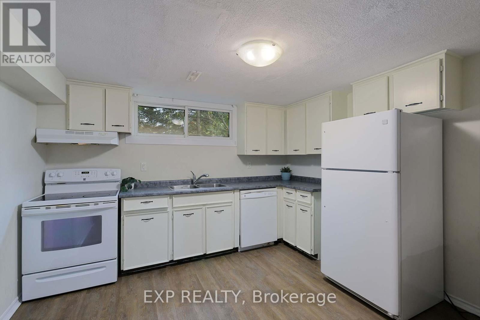 Photo 11 of 260 Cook Street, Barrie ON