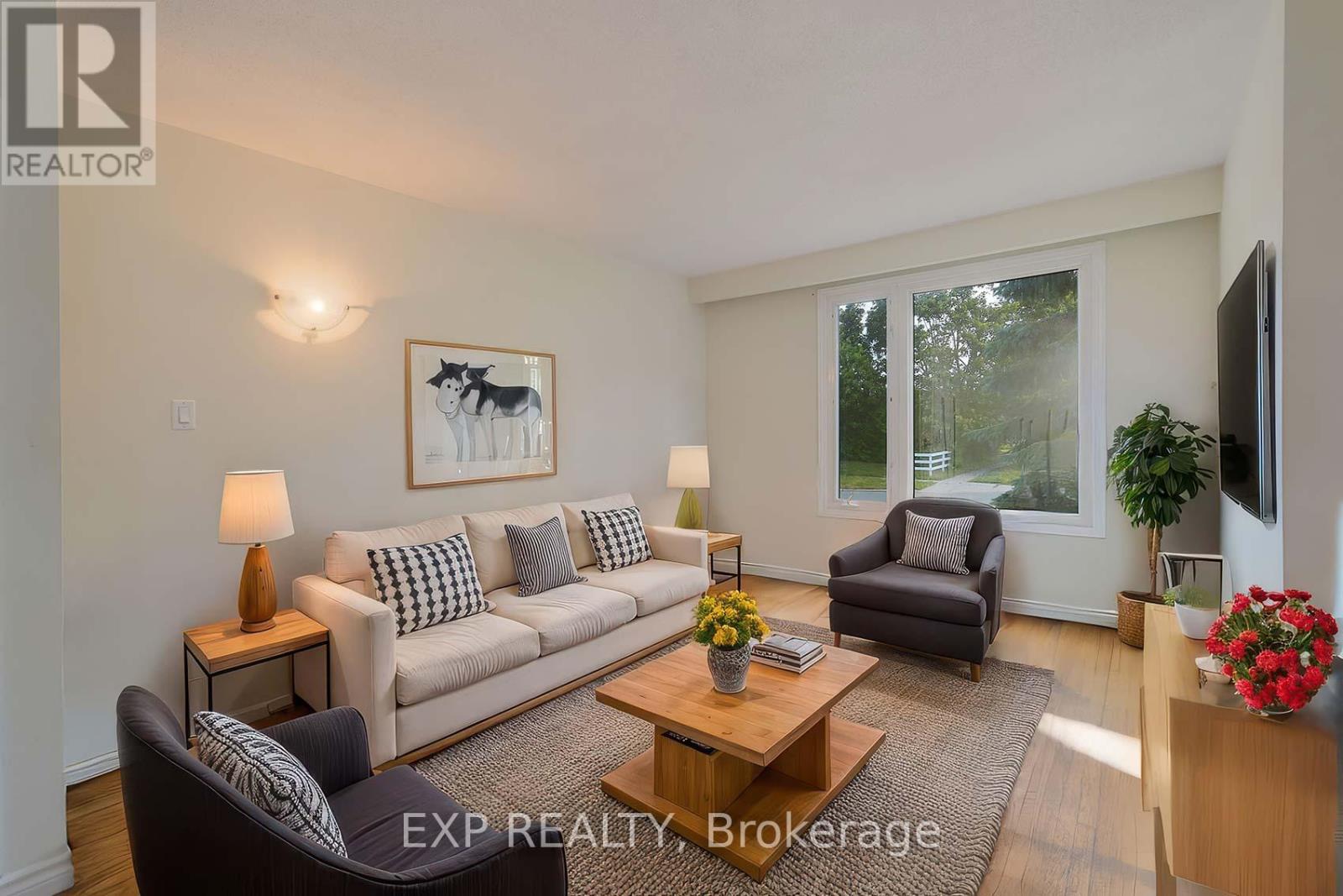 Photo 6 of 260 Cook Street, Barrie ON