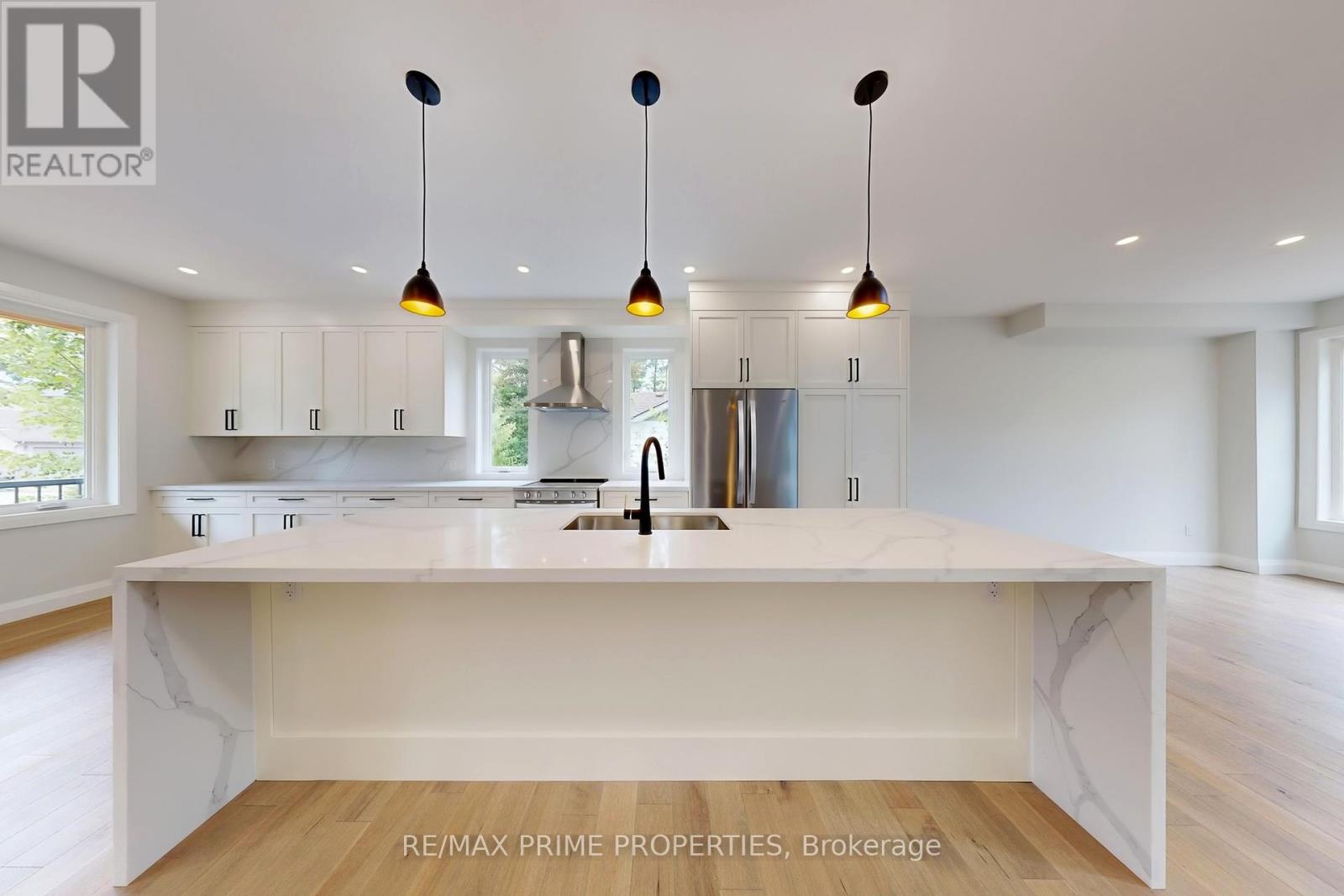 Photo 10 of 118 Valerie Crescent, Wasaga Beach ON