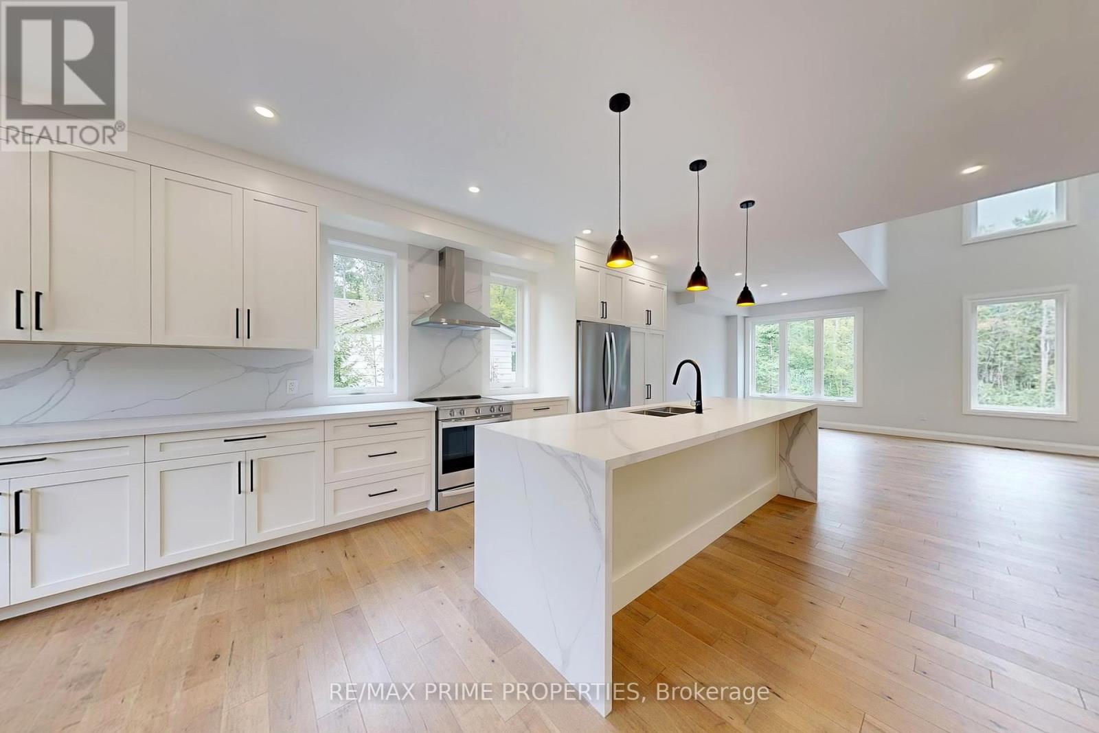 Photo 11 of 118 Valerie Crescent, Wasaga Beach ON