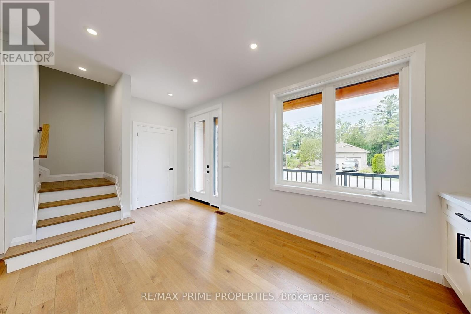 Photo 3 of 118 Valerie Crescent, Wasaga Beach ON