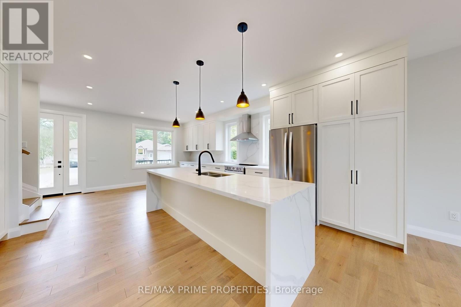 Photo 8 of 118 Valerie Crescent, Wasaga Beach ON