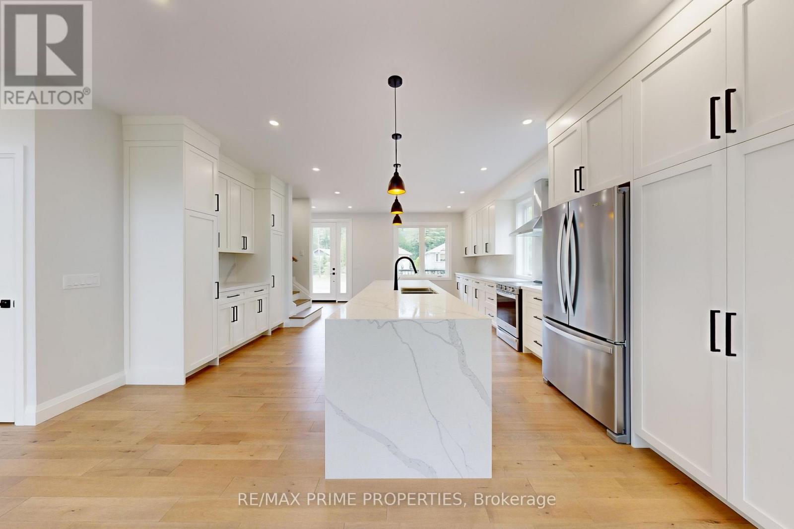 Photo 9 of 118 Valerie Crescent, Wasaga Beach ON