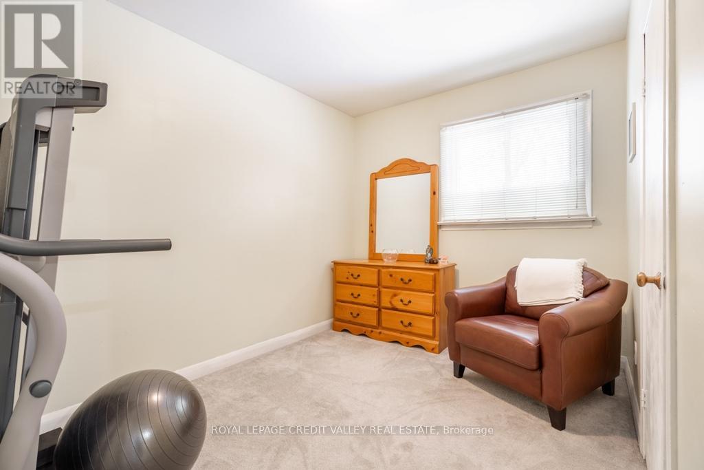 Photo 18 of 535 Taplow Crescent, Oakville ON