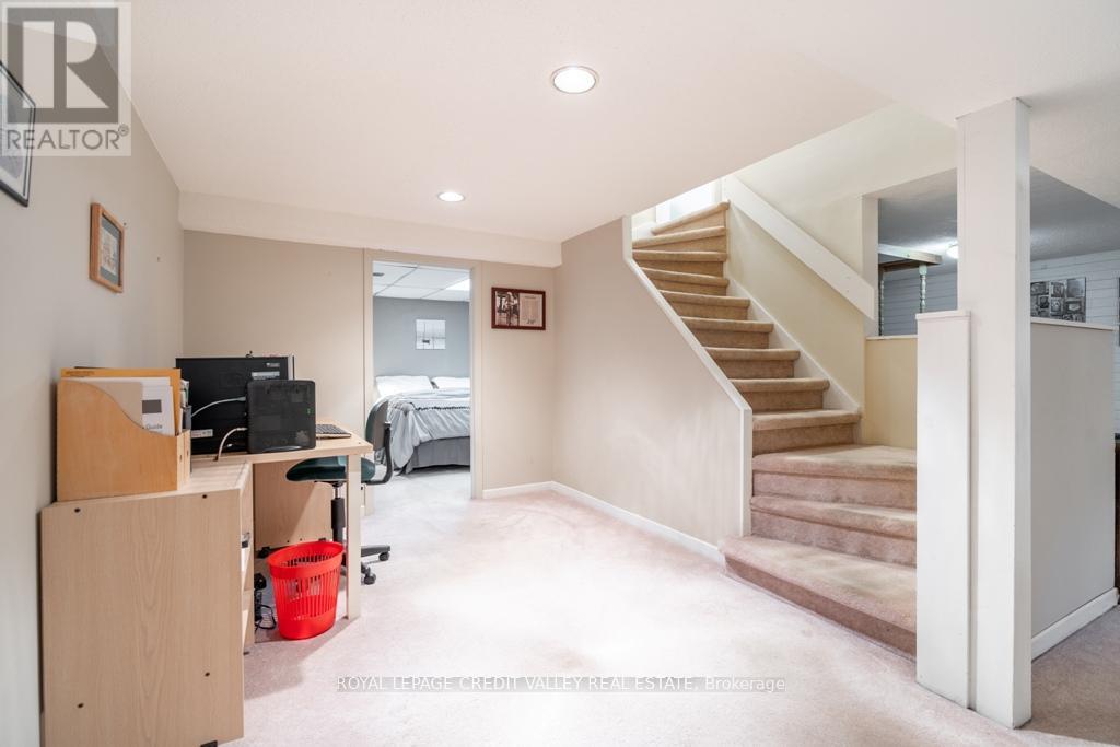 Photo 26 of 535 Taplow Crescent, Oakville ON