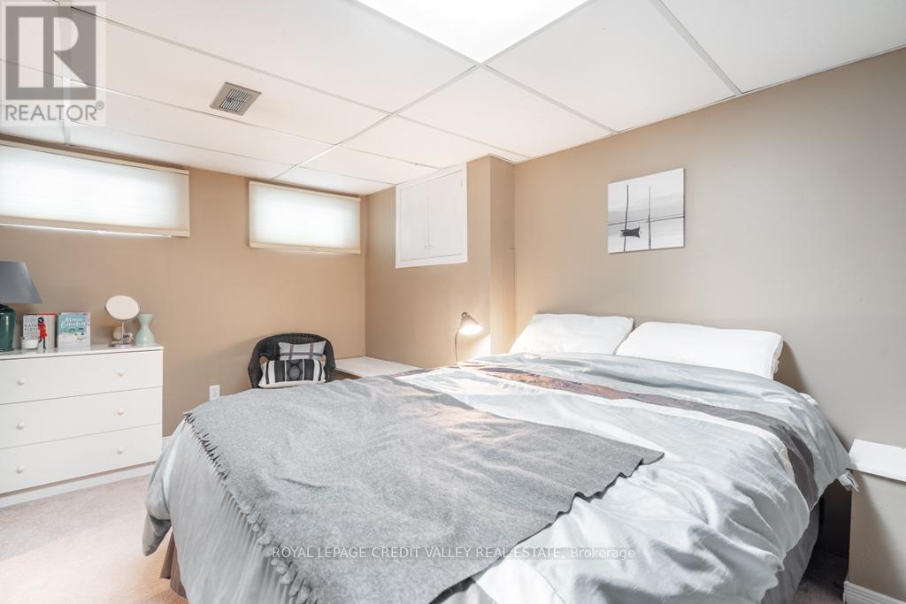 Photo 10 of 535 Taplow Crescent, Oakville ON