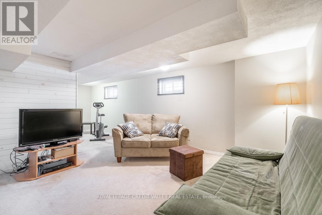 Photo 23 of 535 Taplow Crescent, Oakville ON