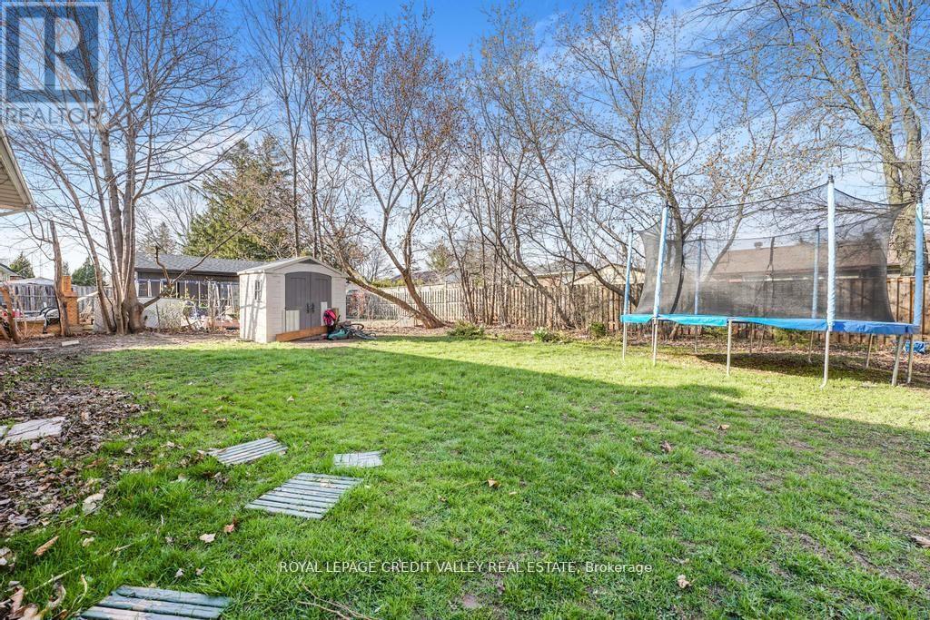 Photo 12 of 535 Taplow Crescent, Oakville ON