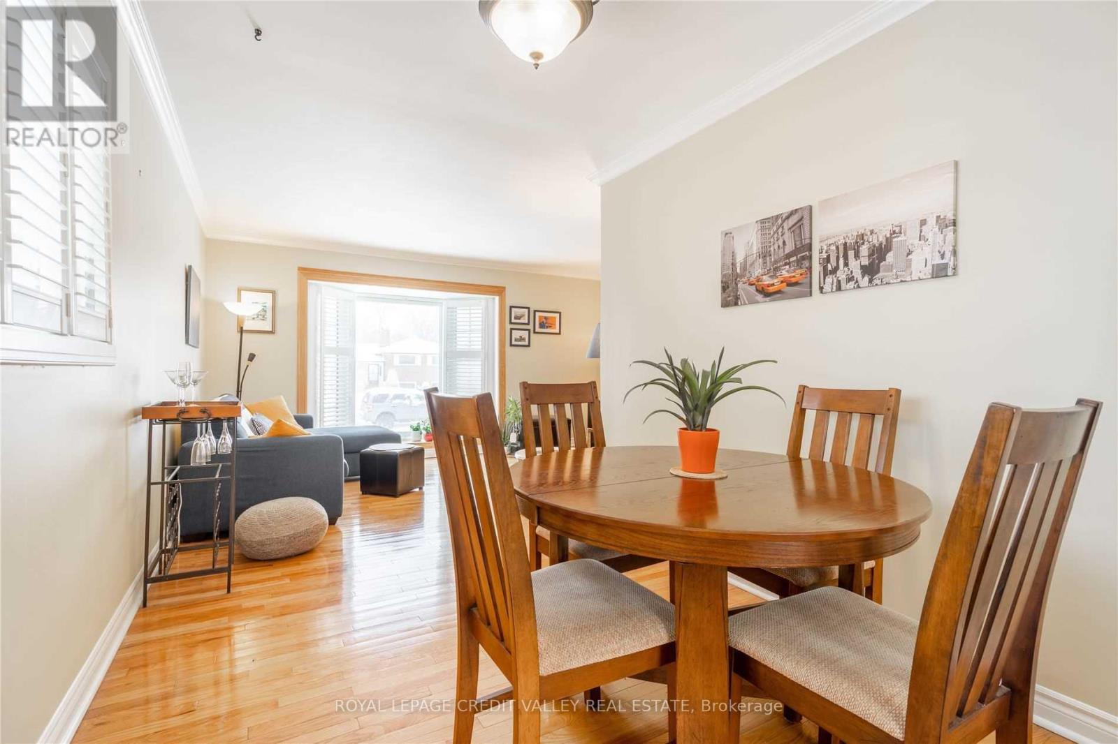 Photo 6 of 535 Taplow Crescent, Oakville ON