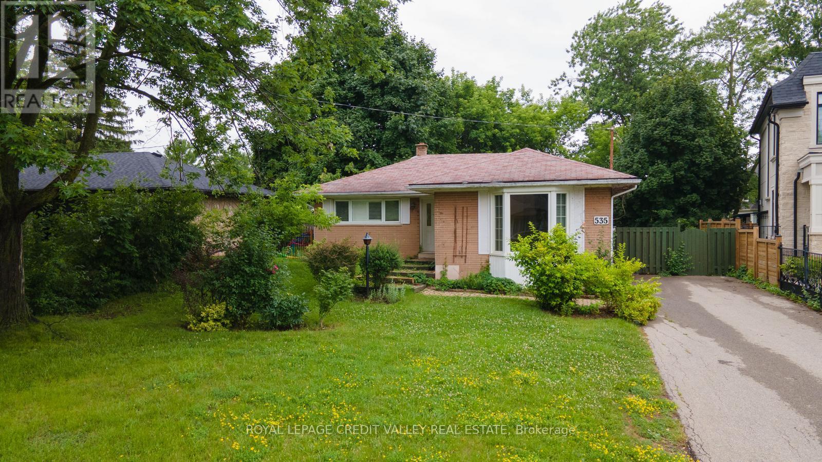 Photo 9 of 535 Taplow Crescent, Oakville ON