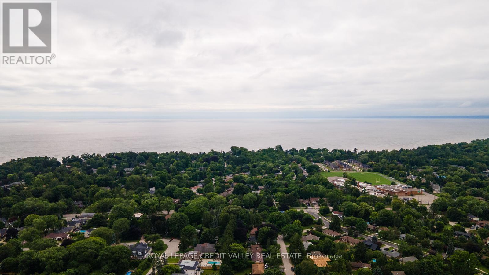 Photo 3 of 535 Taplow Crescent, Oakville ON