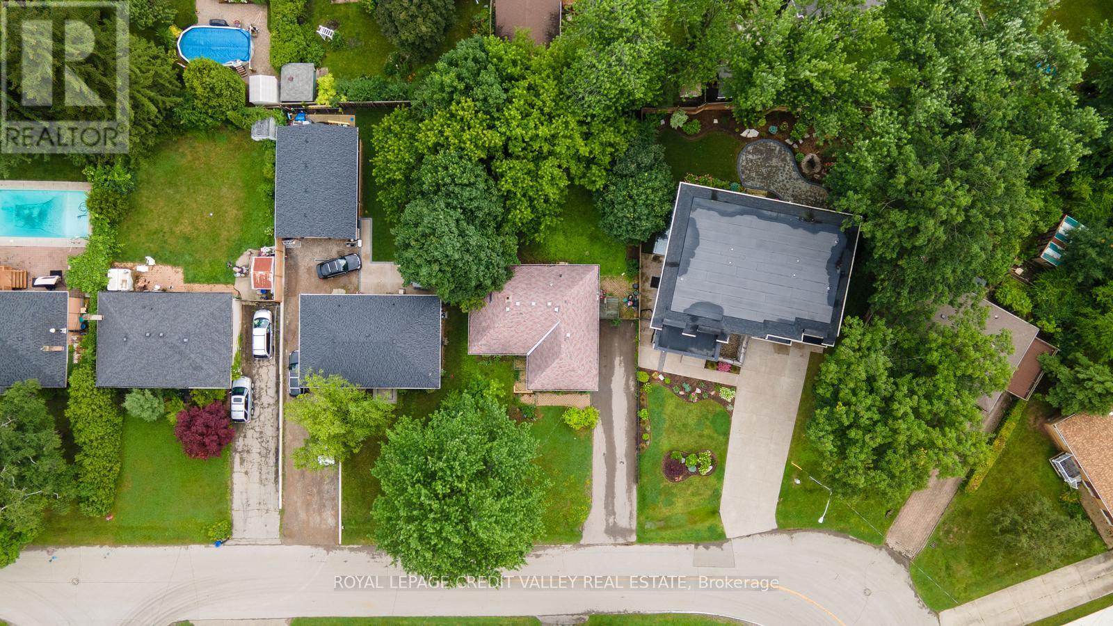 Photo 19 of 535 Taplow Crescent, Oakville ON