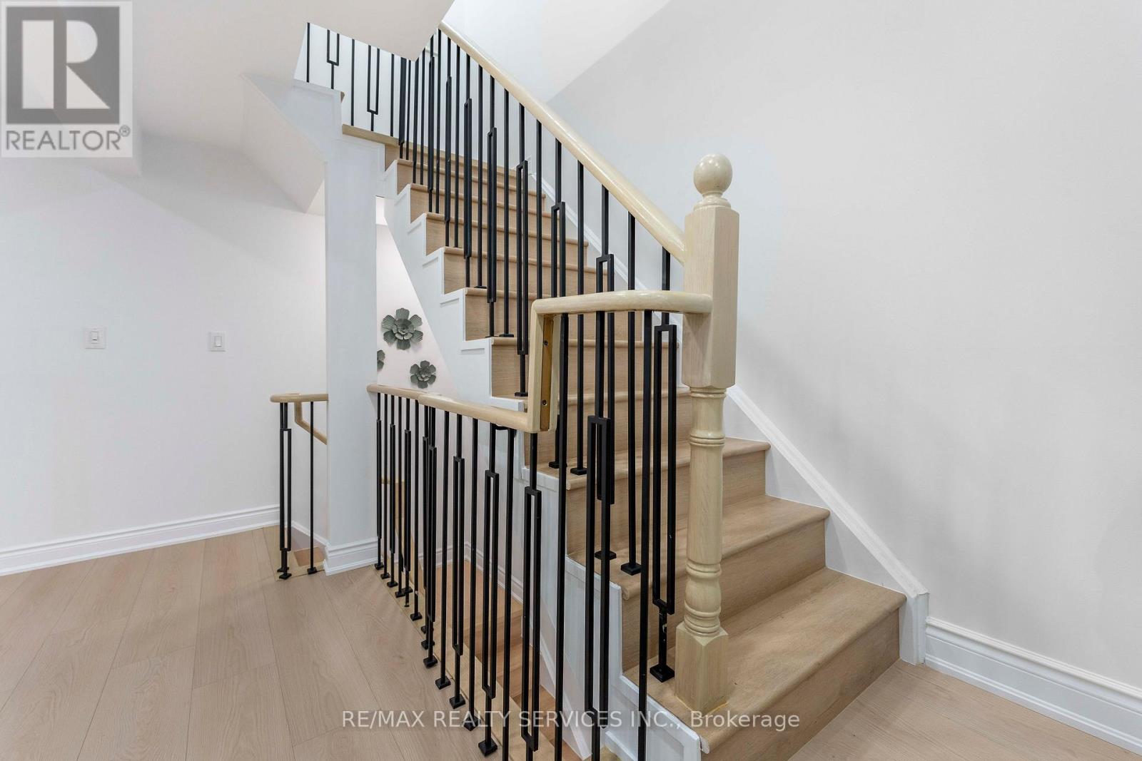 Photo 16 of 28 80 Acorn Place, Mississauga ON