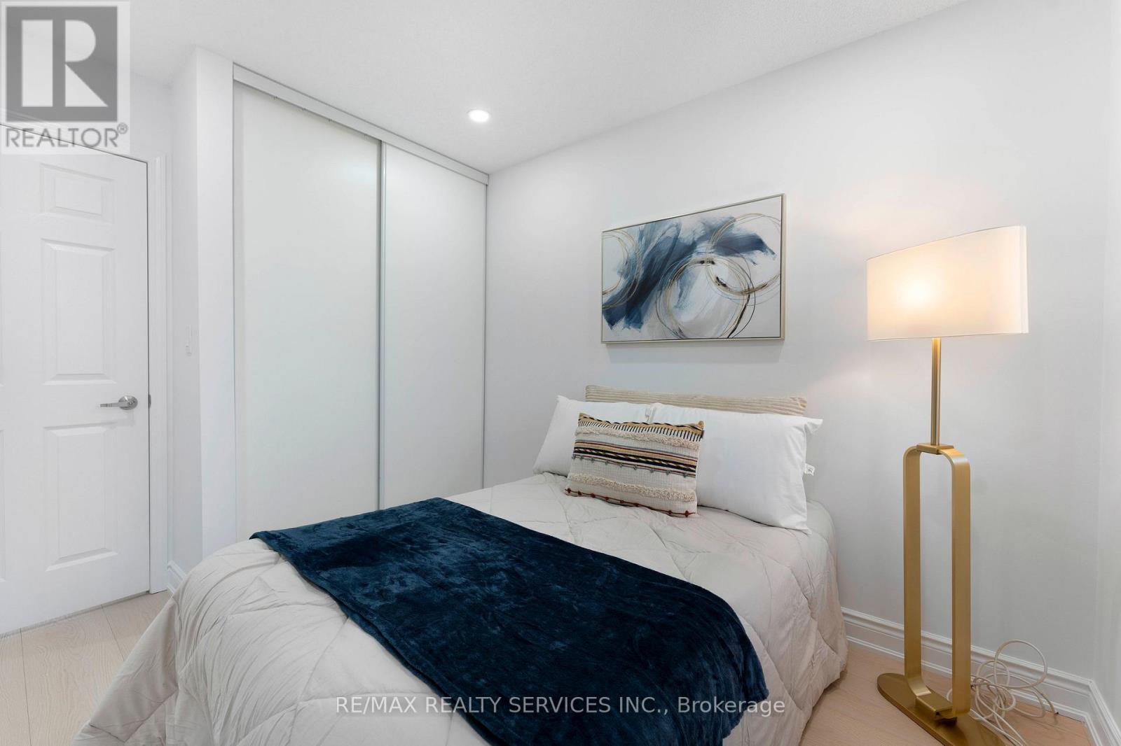 Photo 20 of 28 80 Acorn Place, Mississauga ON
