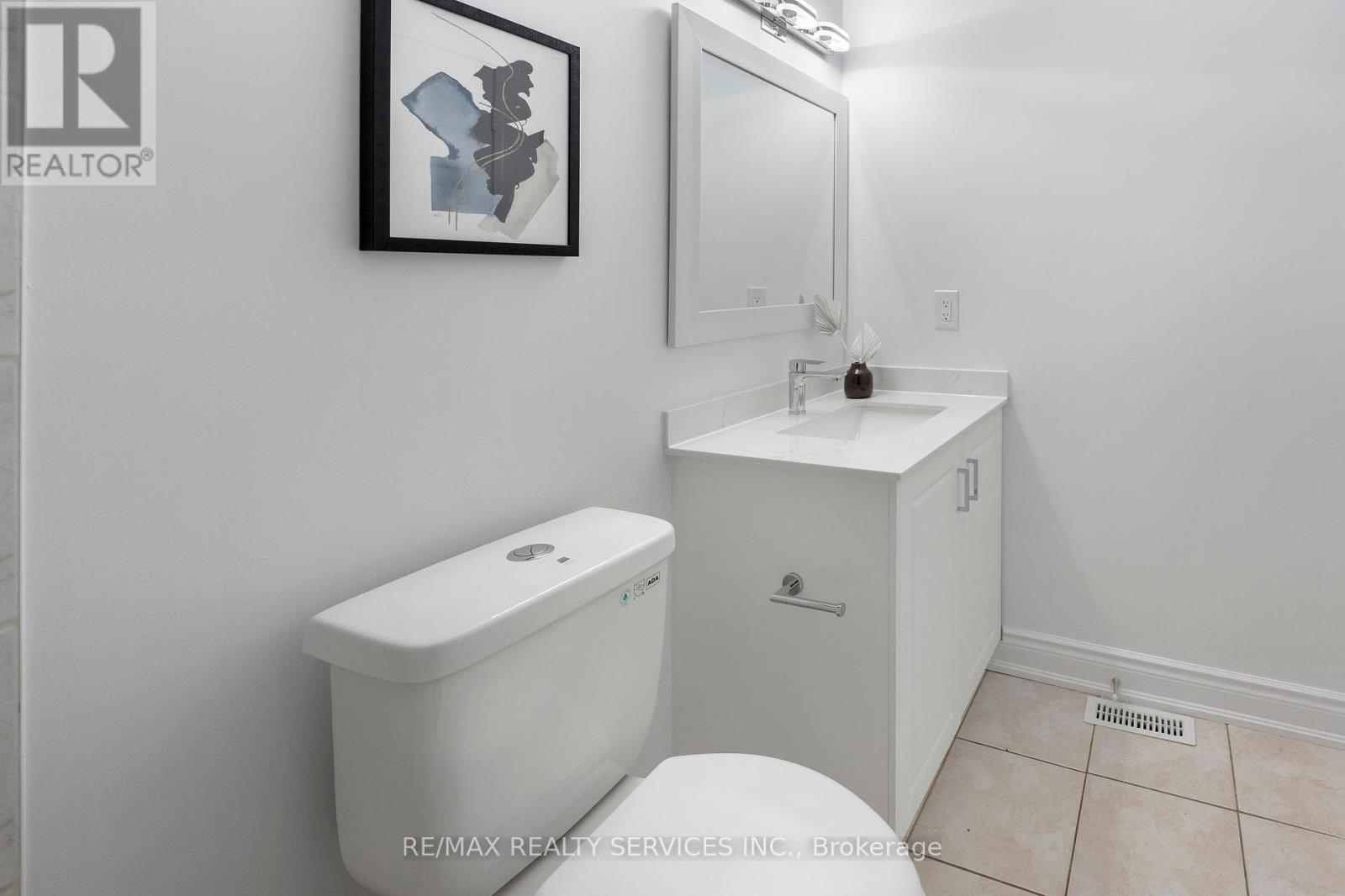 Photo 2 of 28 80 Acorn Place, Mississauga ON