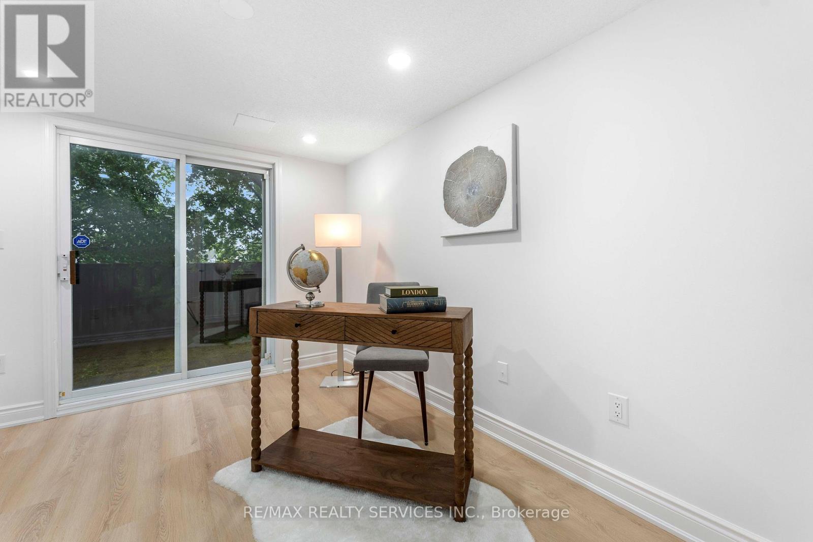 Photo 4 of 28 80 Acorn Place, Mississauga ON
