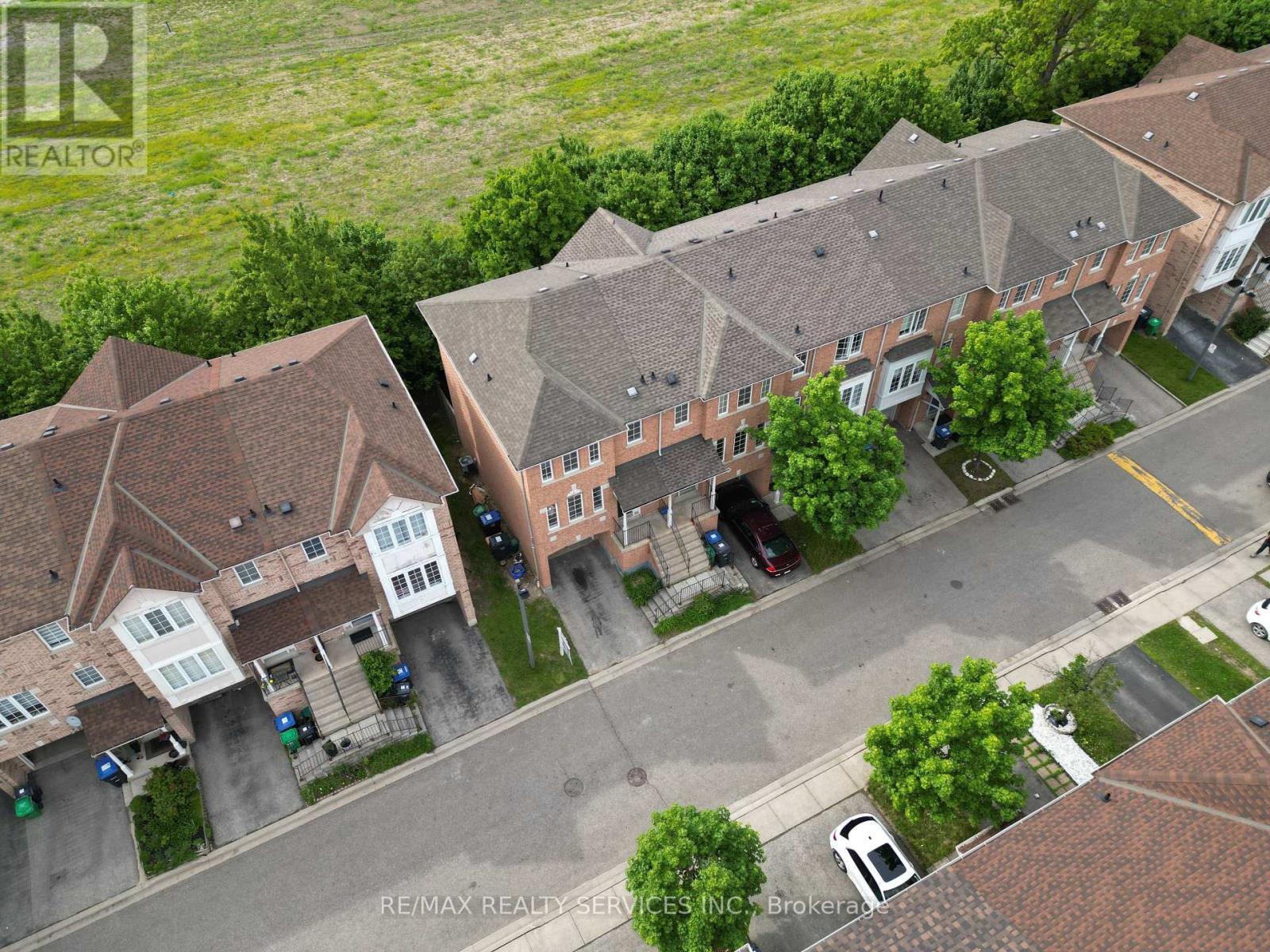 Photo 17 of 28 80 Acorn Place, Mississauga ON