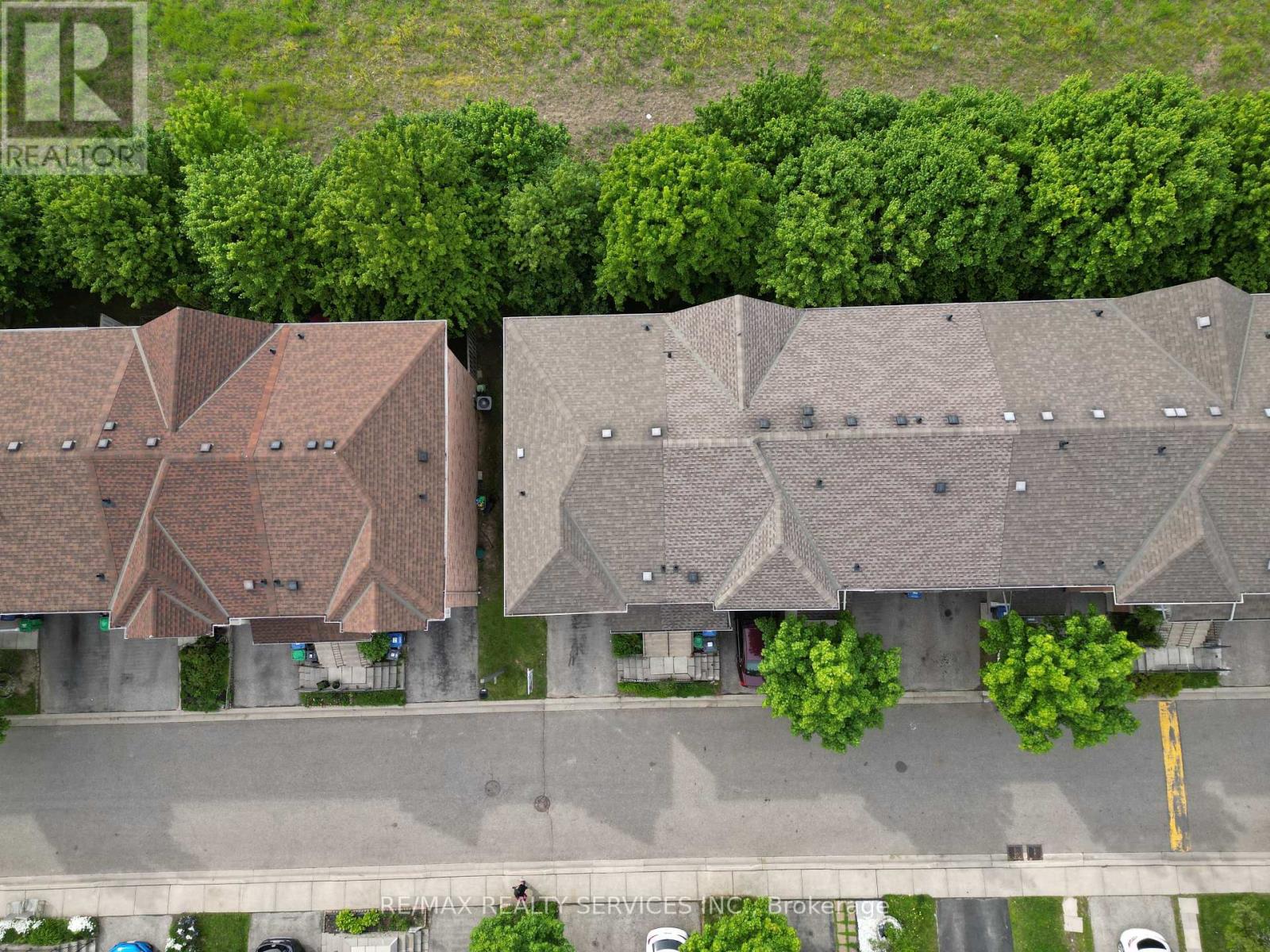 Photo 5 of 28 80 Acorn Place, Mississauga ON
