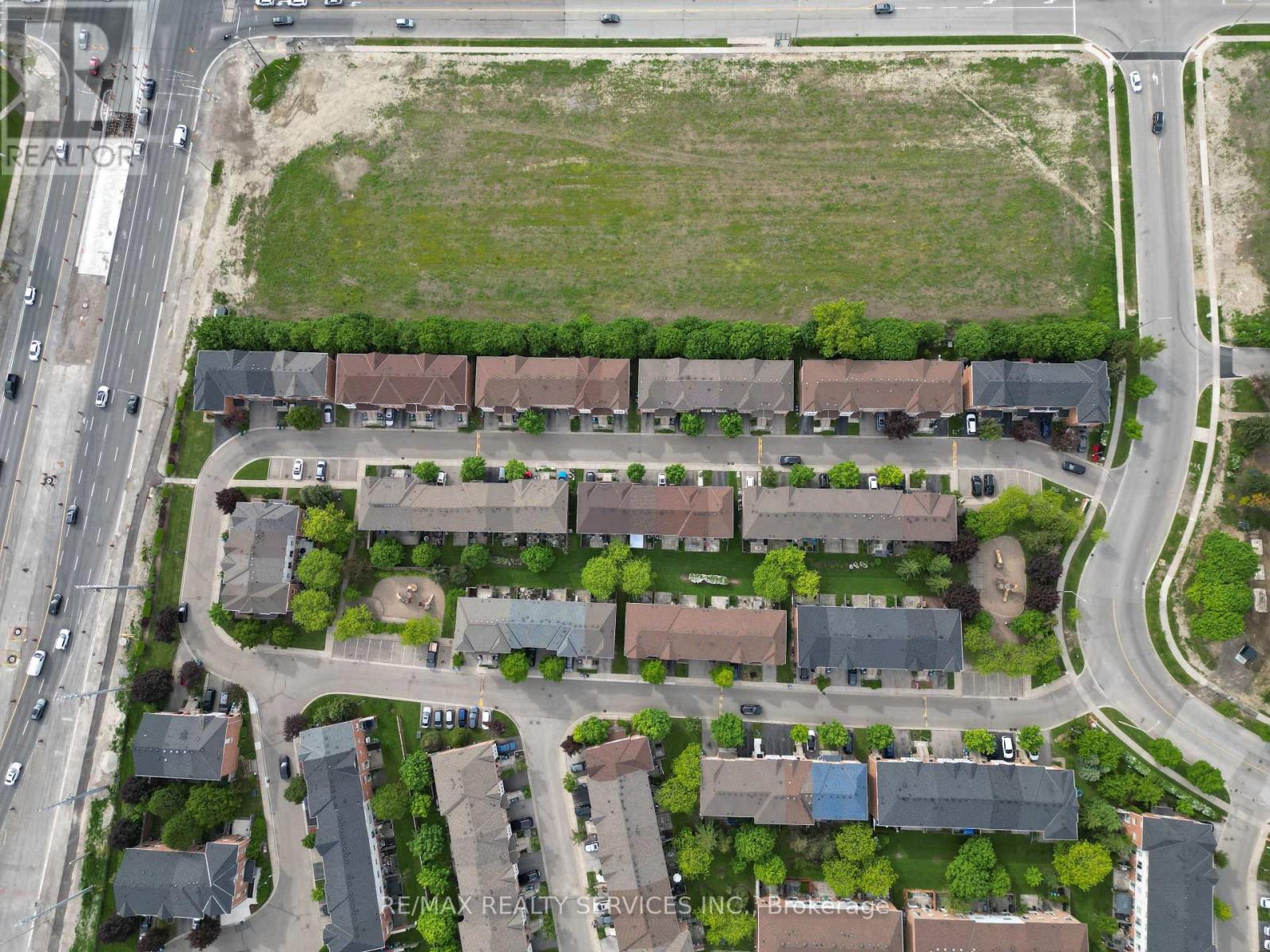 Photo 23 of 28 80 Acorn Place, Mississauga ON
