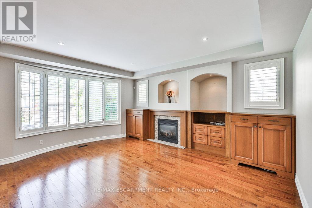 Photo 11 of 597 Hancock Way, Mississauga ON