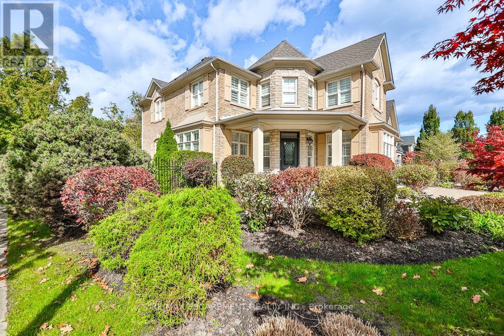 Photo 2 of 597 Hancock Way, Mississauga ON