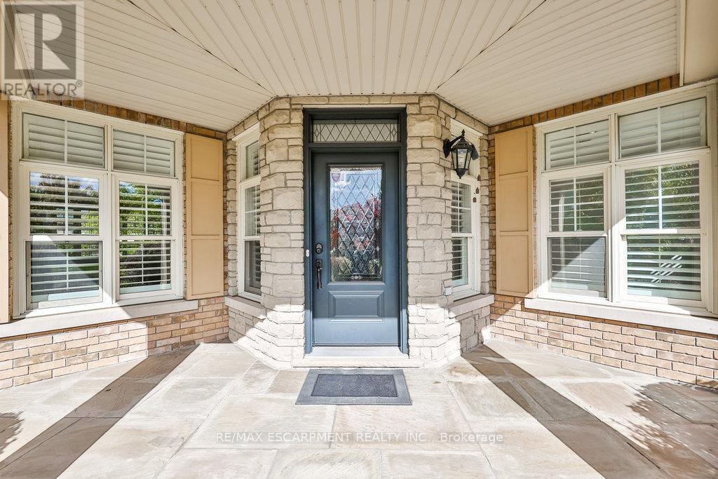 Photo 3 of 597 Hancock Way, Mississauga ON