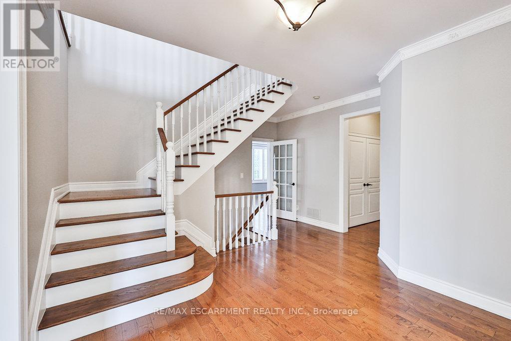 Photo 4 of 597 Hancock Way, Mississauga ON