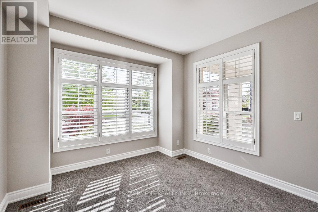 Photo 7 of 597 Hancock Way, Mississauga ON