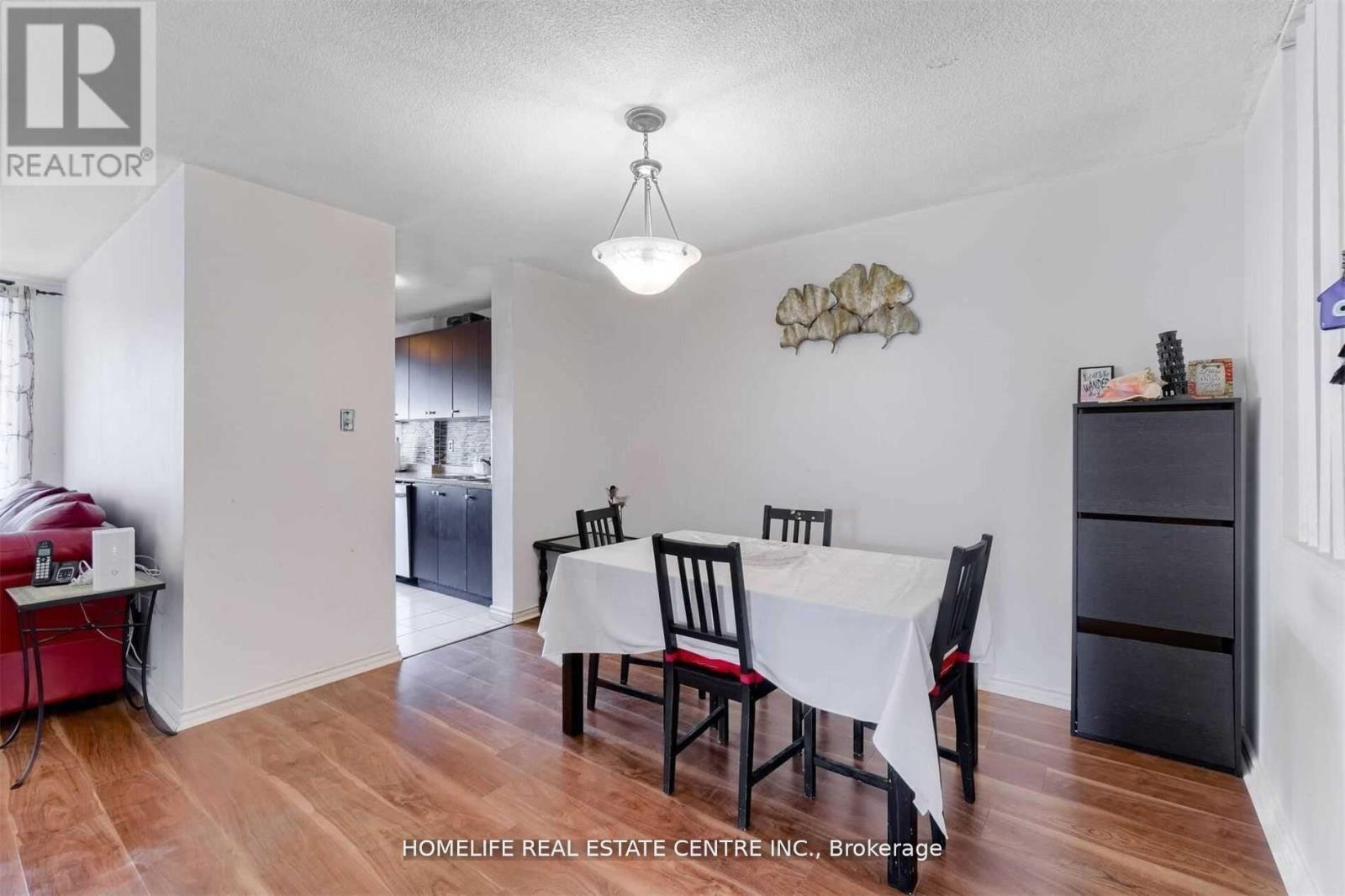 Photo 4 of 1210 21 Knightsbridge Road, Brampton ON