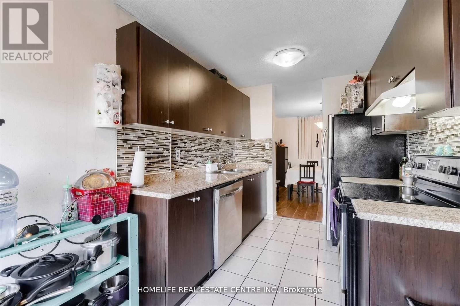 Photo 3 of 1210 21 Knightsbridge Road, Brampton ON