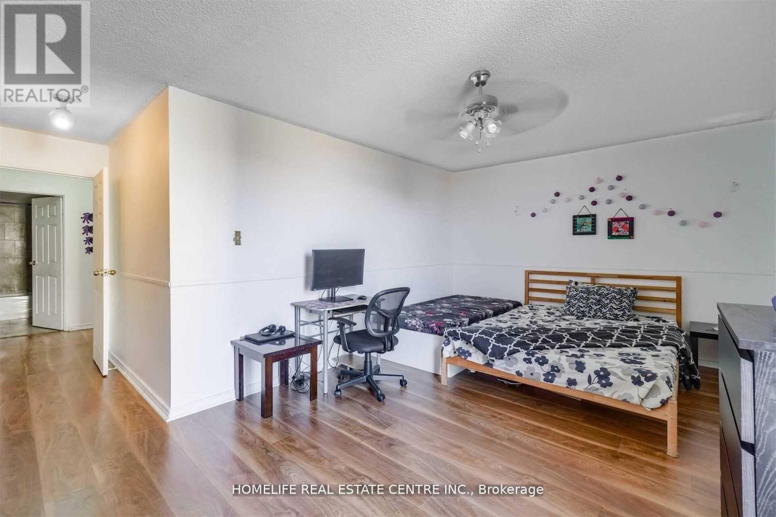 Photo 13 of 1210 21 Knightsbridge Road, Brampton ON