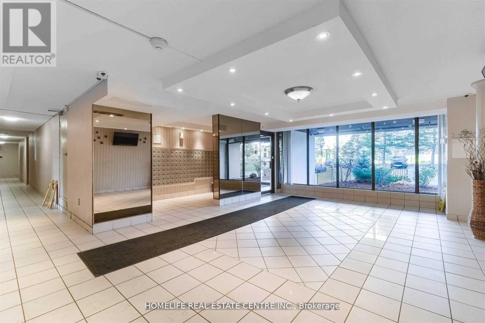 Photo 10 of 1210 21 Knightsbridge Road, Brampton ON
