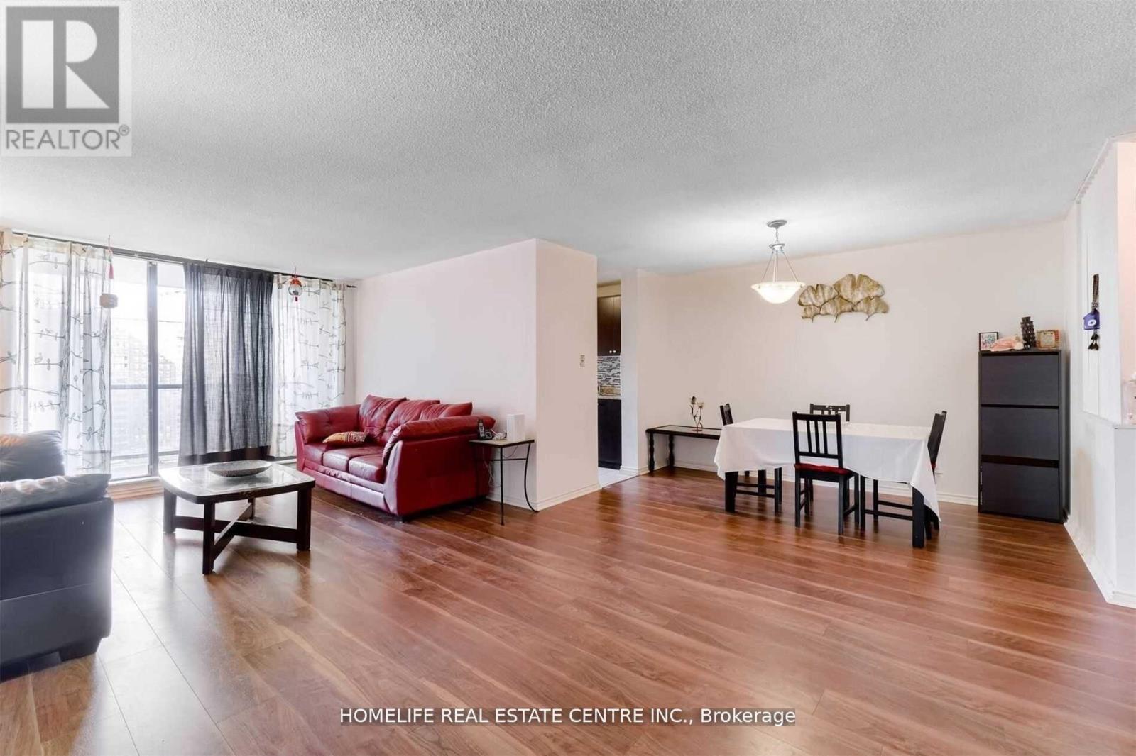 Photo 2 of 1210 21 Knightsbridge Road, Brampton ON