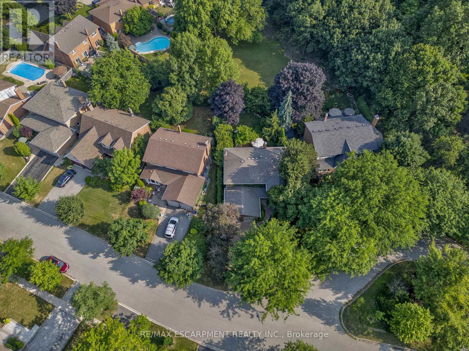 Photo 1 of 1355 Edgeware Road, Oakville ON