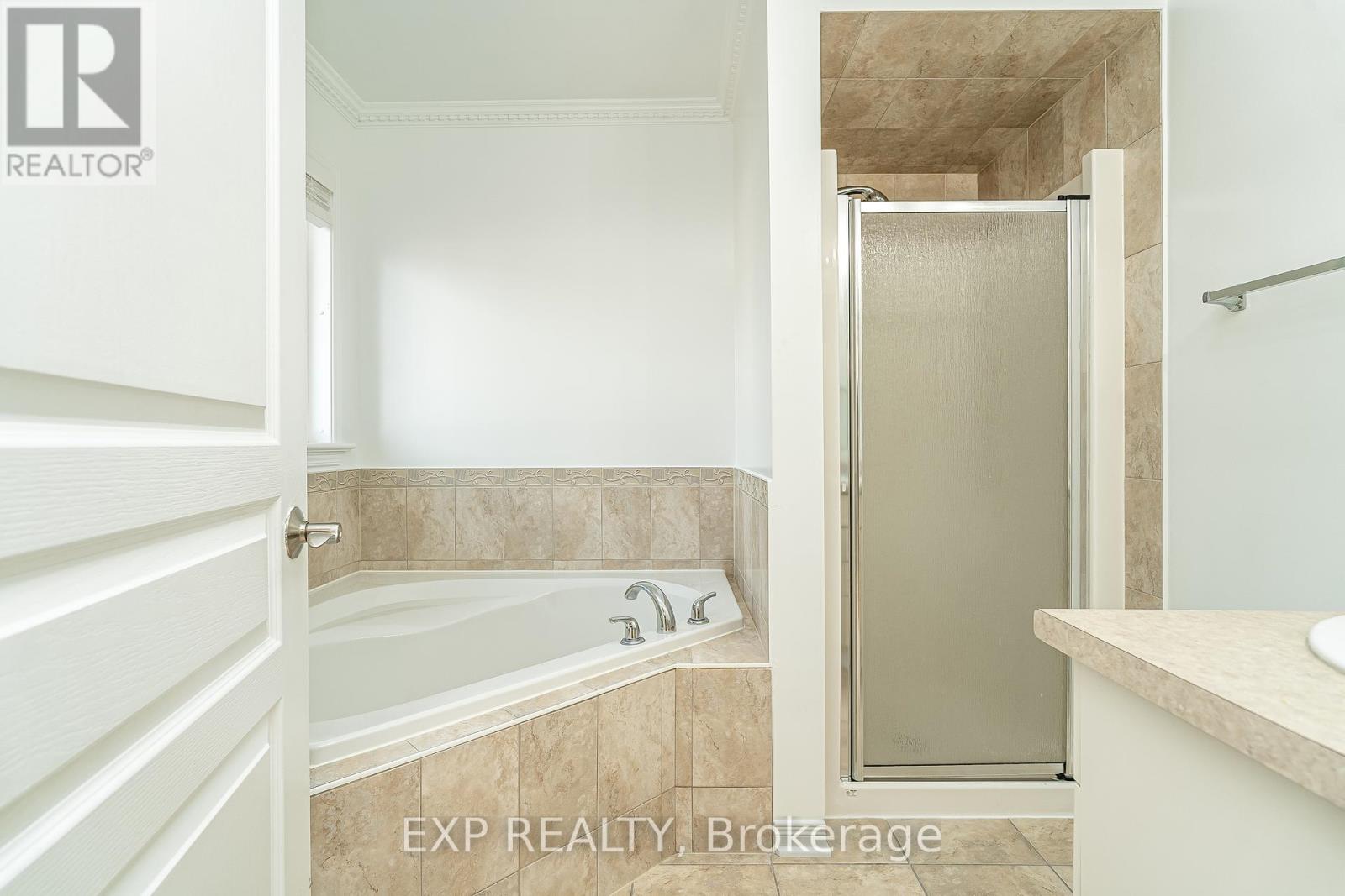 Photo 11 of 611 Braecreek Avenue, Ottawa ON