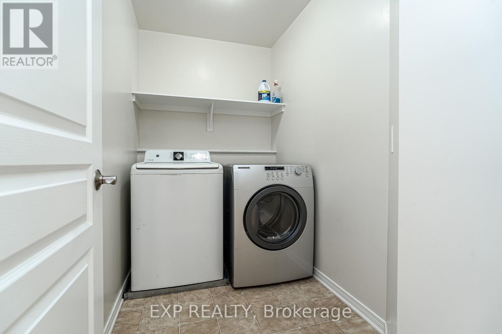 Photo 13 of 611 Braecreek Avenue, Ottawa ON