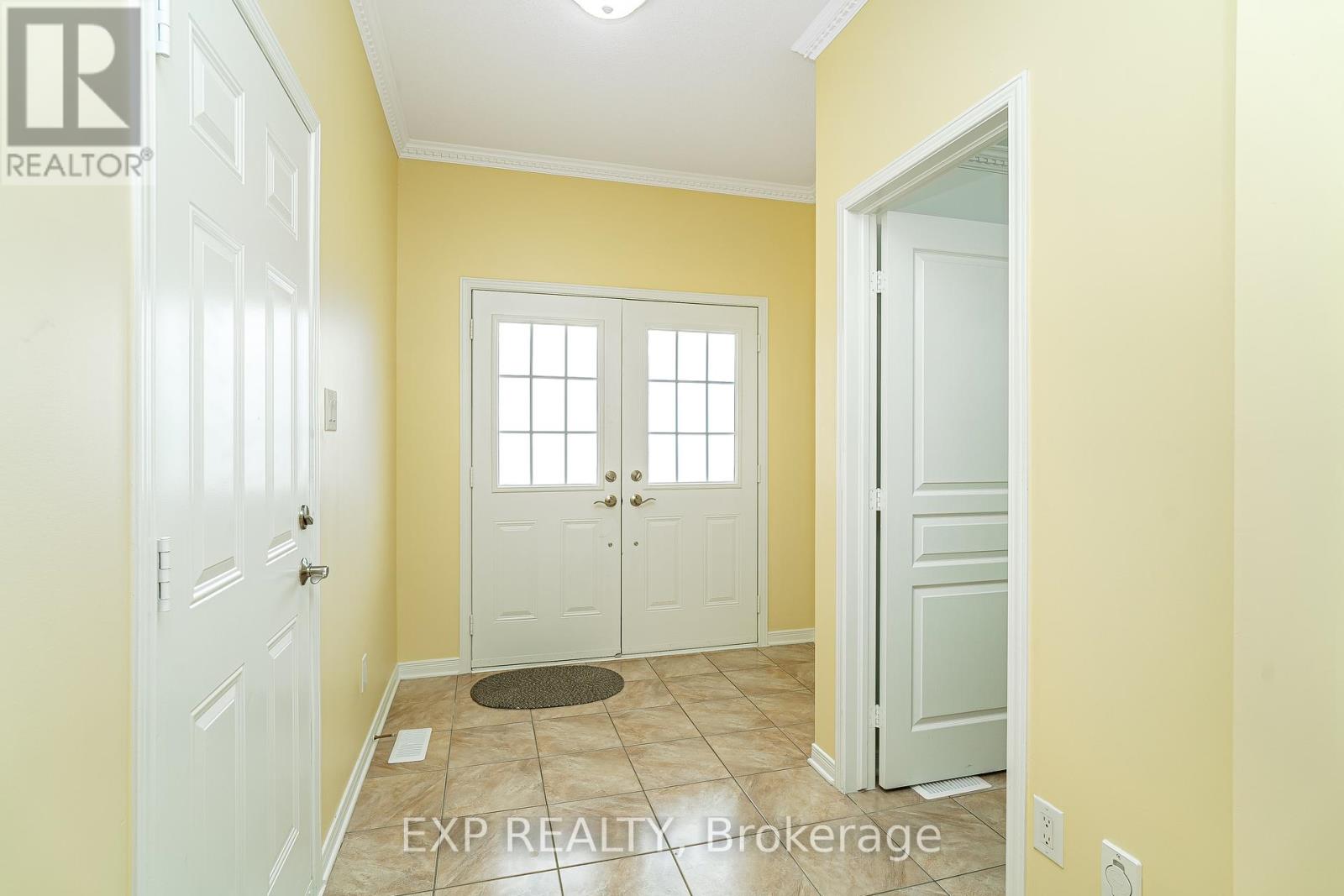 Photo 9 of 611 Braecreek Avenue, Ottawa ON