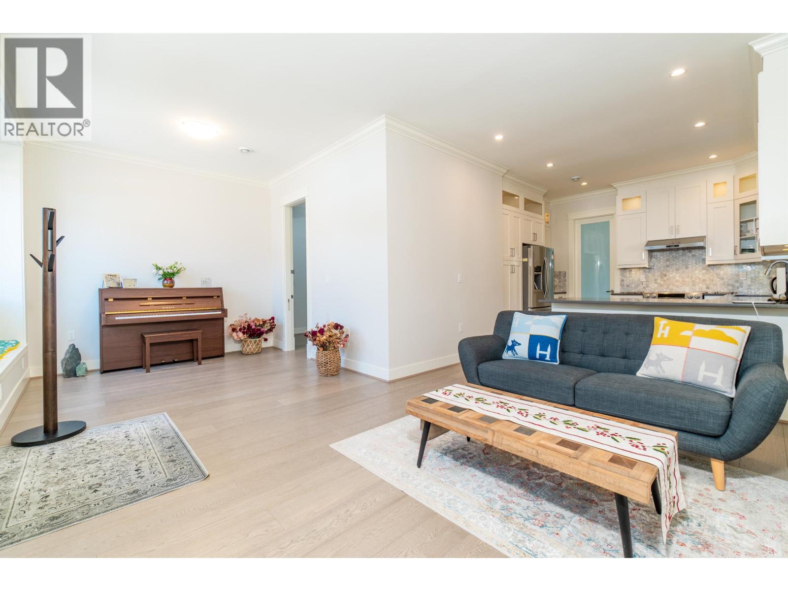 Photo 10 of 4289 Parker Street, Burnaby BC