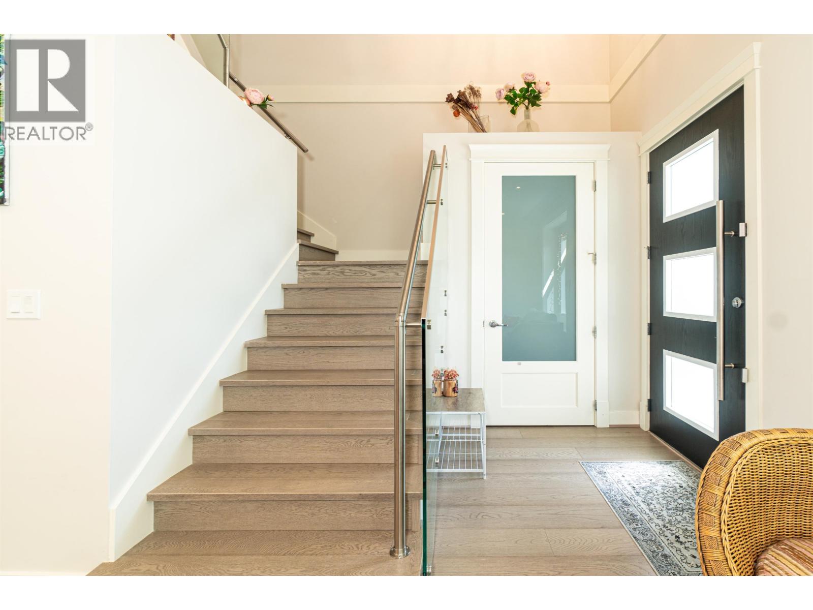 Photo 2 of 4289 Parker Street, Burnaby BC