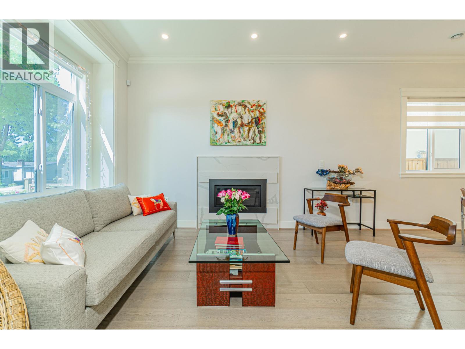 Photo 3 of 4289 Parker Street, Burnaby BC