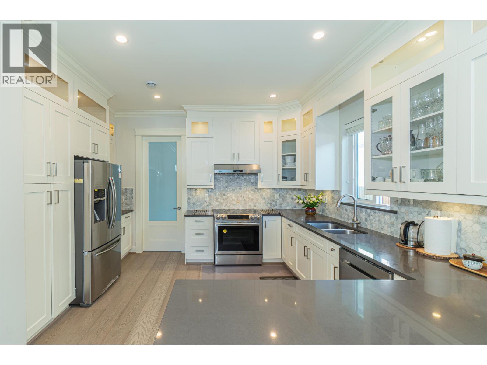 Photo 7 of 4289 Parker Street, Burnaby BC