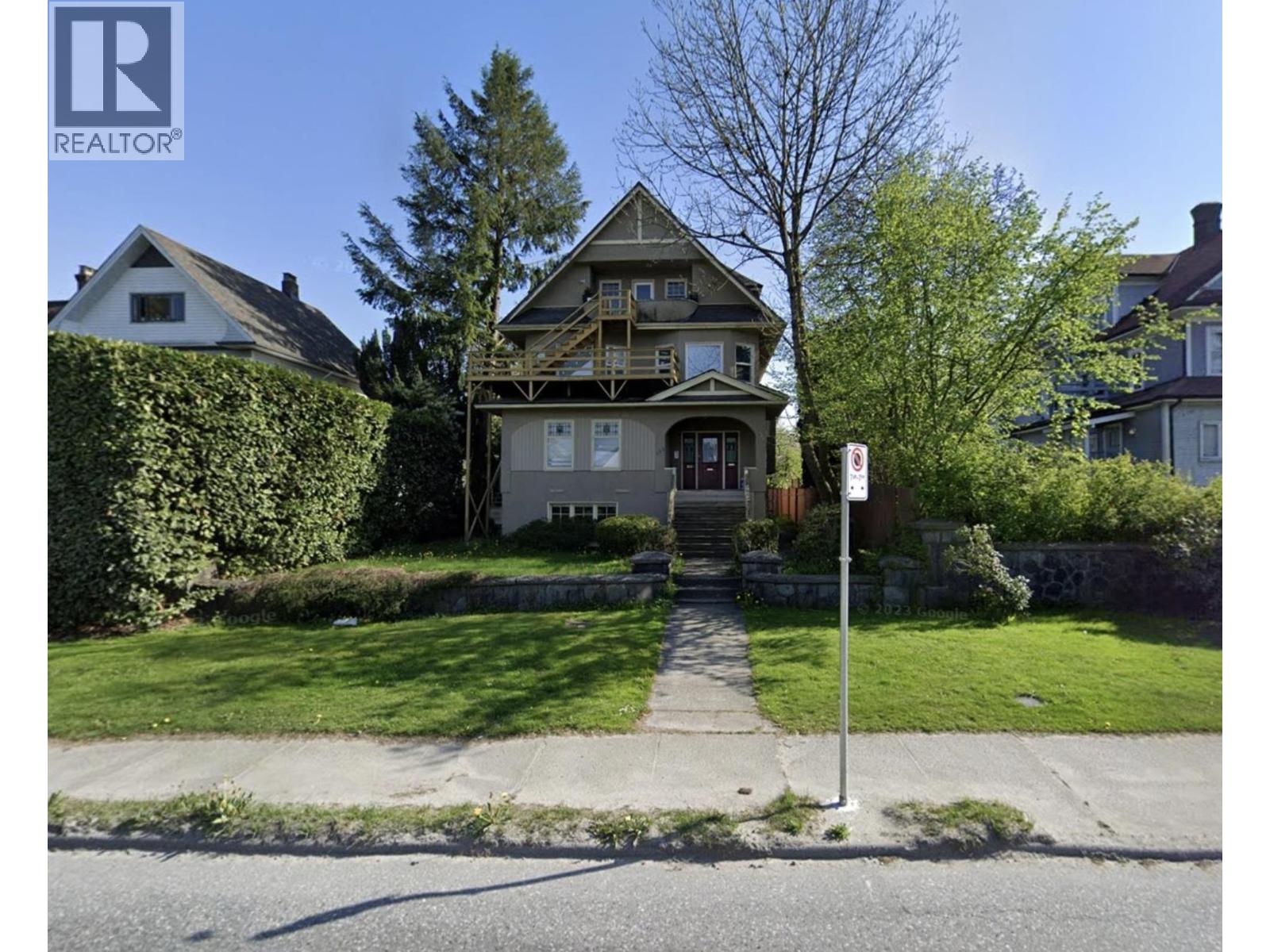Photo 2 of 236 W 12 Th Avenue, Vancouver BC