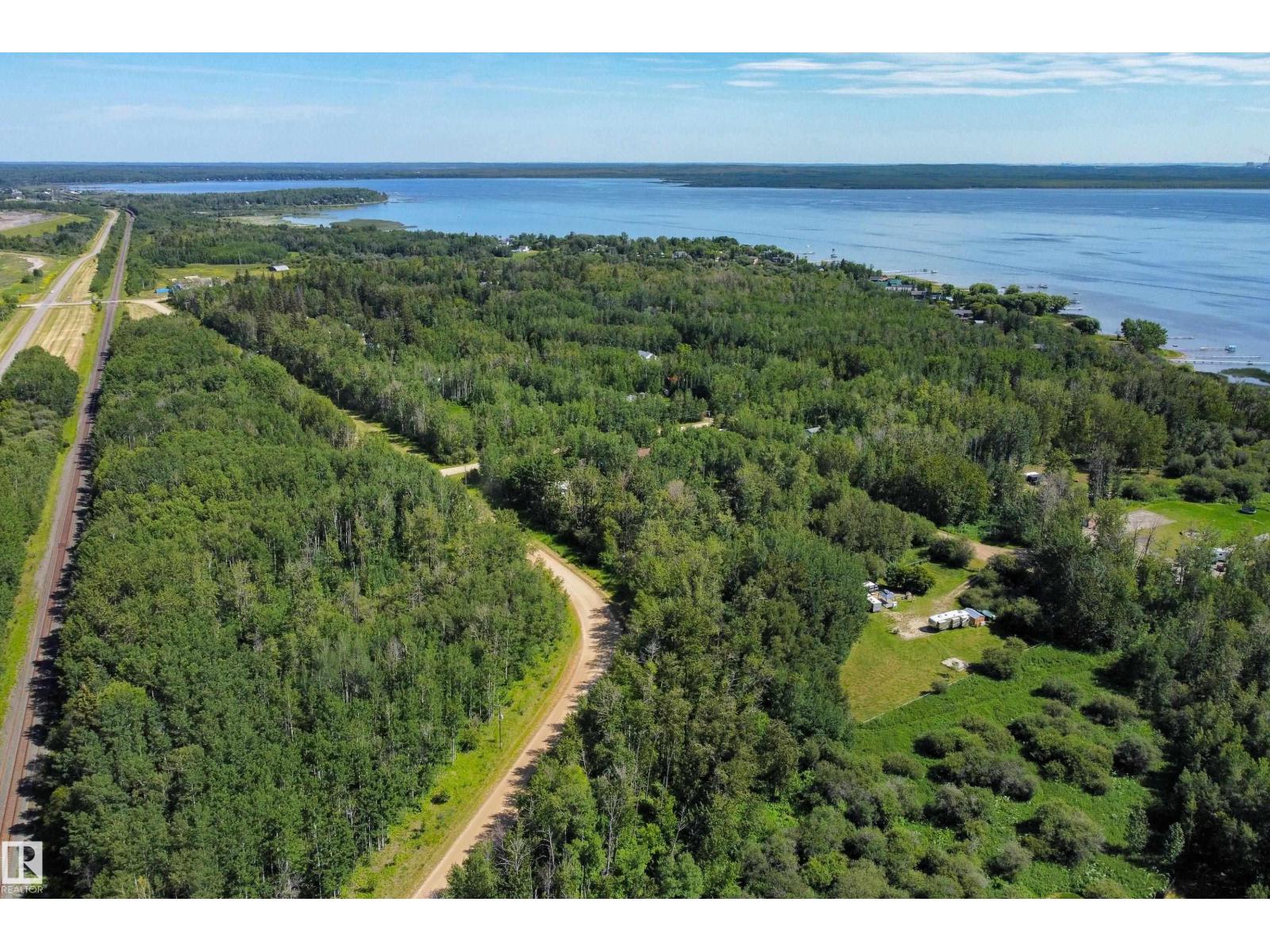 Photo 8 of 4312 Lakeshore Rd, Rural Parkland County AB