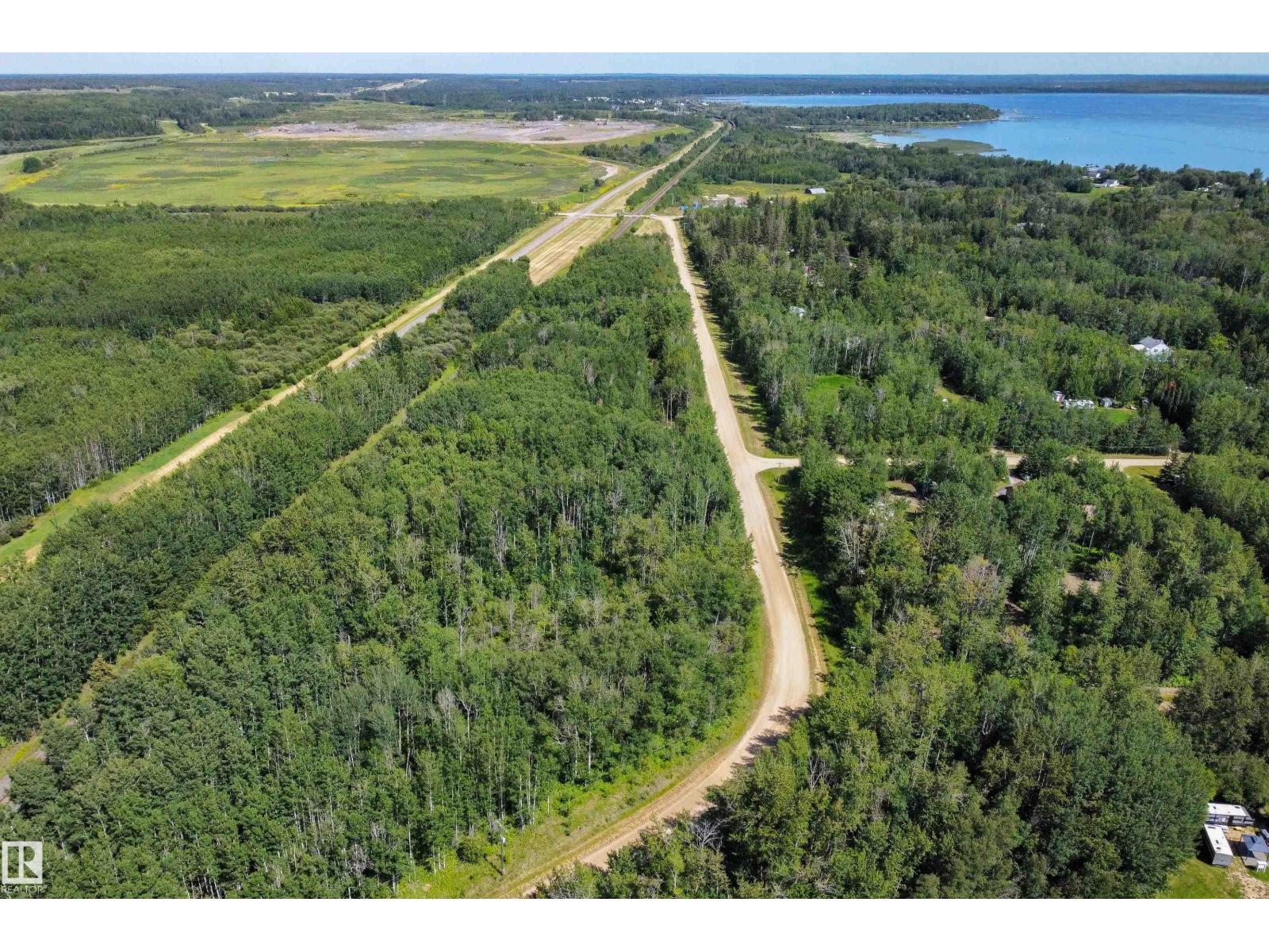 Photo 11 of 4312 Lakeshore Rd, Rural Parkland County AB